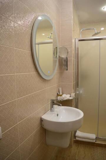 Двухместный номер Делюкс с 1 кроватью в Гостинице Гранд Кавказ Отель